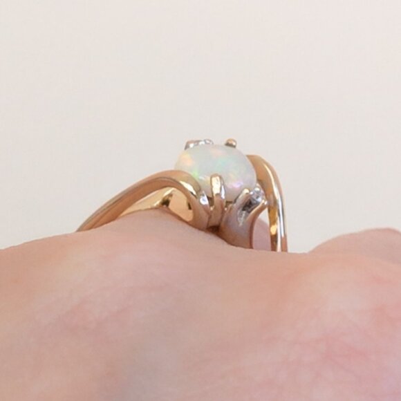 14K Gold Australian Opal & Diamond Ring – Vintage 1990s Setting, Size 6.75 - Picture 14 of 16